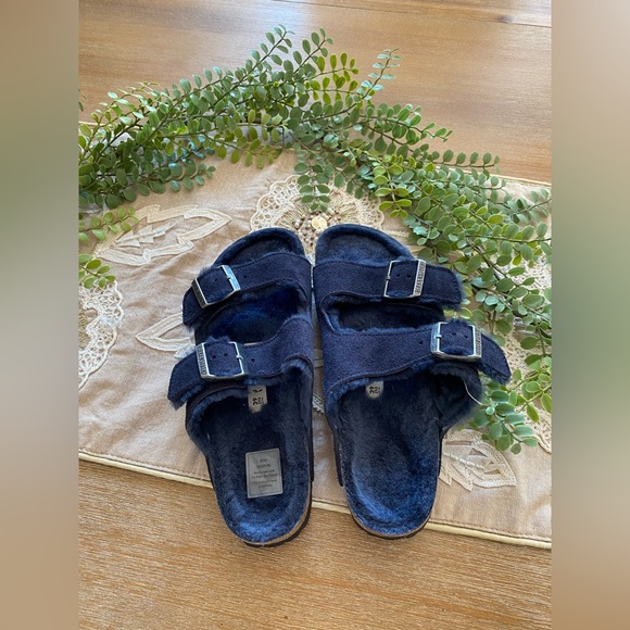 Birkenstock Arizona Shearling Suede
Leather in Midnight Size 39 - Picture 7 of 12